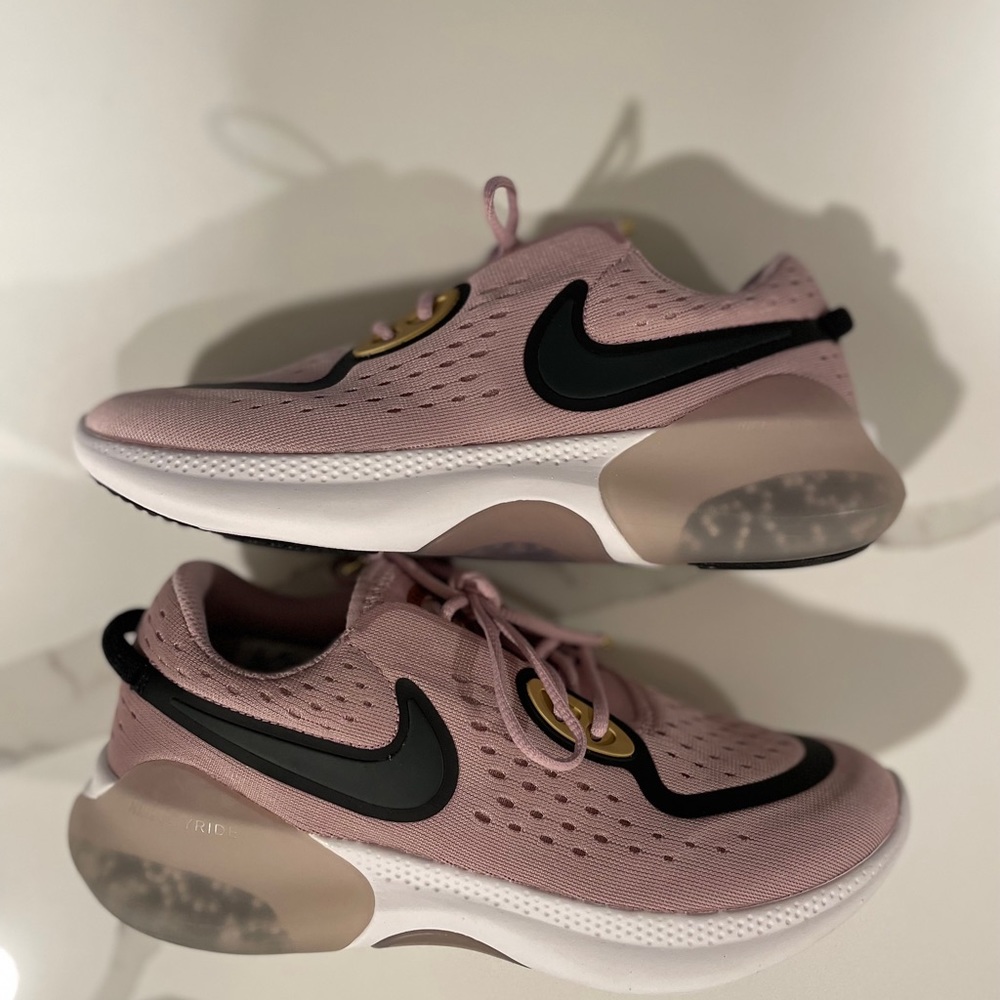 New with box Women’s Nike Joyride dual run 6.5 plum chalk/black/metallic gold
